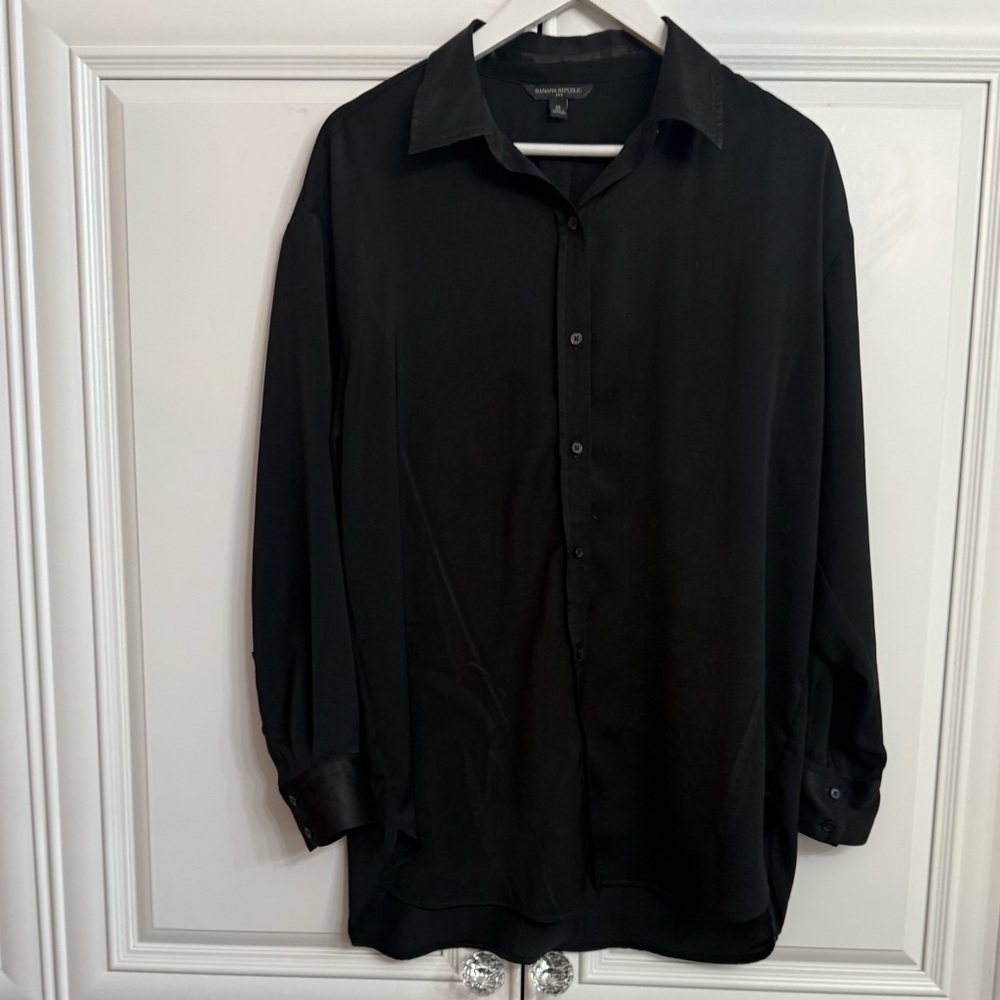 Banana Republic Factory Women’s Size Medium Black Long Sleeve Button Up Blouse